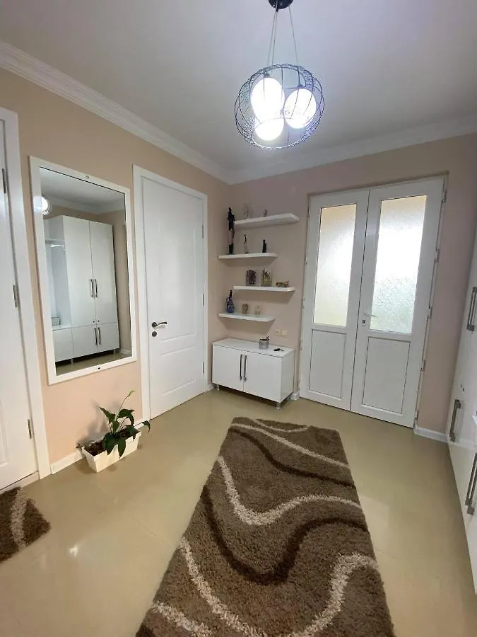 Lucky Guest House In Batoemi
